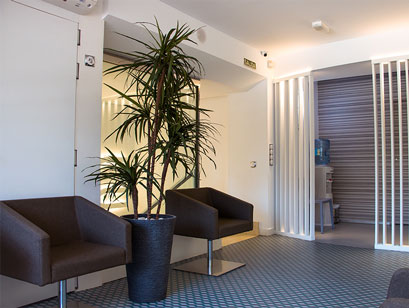 Sala de espera planta de ortodoncia en albacete